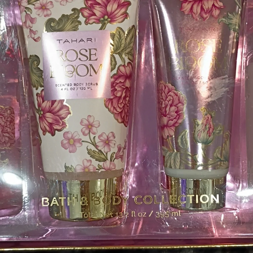Tahari, NIB, Rose Bloom, Bath & Body Collection, 4 PIECE SET - Picture 5 of 8